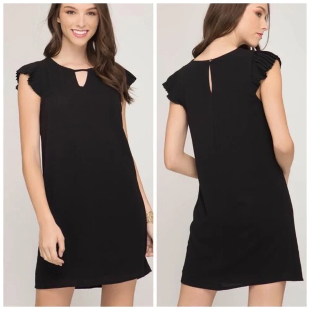NEW Red She and Sky Keyhole Scallop Sleeve Lined Dress Size Medium NWT